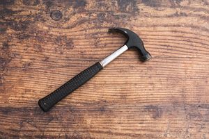 Chytré domácí asistenty a AI nástroje pro moderní kutilskou dílnu - hlasové ovládání, IoT senzory a automatizace - návod pro kutily